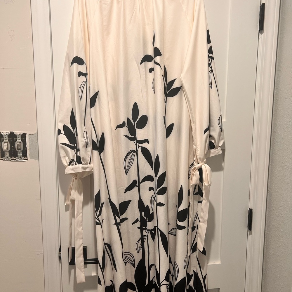 NEW!! SHEIN Chic Cream Dress - Picture 2 of 4